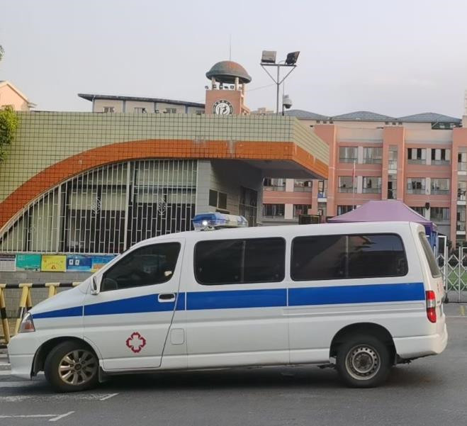 金华救护车出租护送骨折病人一公里多少钱